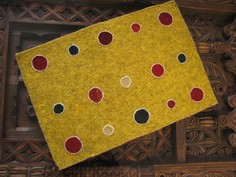 Gundara - Decoration de table à points - Feutre