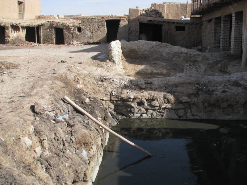 Natürlich gegerbt in Afghanistan: Die Ziegenleder-Häute werden in eine chromfreie Salz-Lauge eingelegt