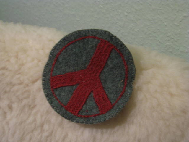 Gundara - Peace Coaster - red embroidery on green hand-made felt from Afghanista