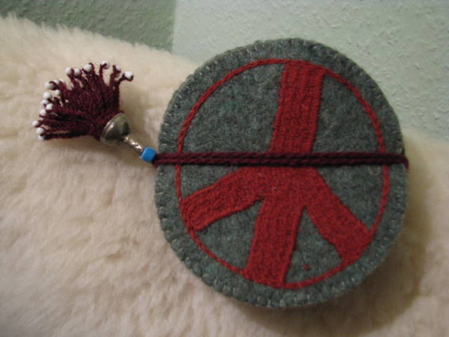 Gundara - Peace Coaster - green felt - hand-embroidered