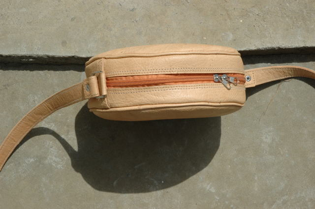 Gundara - Kolola - petit sac en cuir naturel - fermeture éclair
