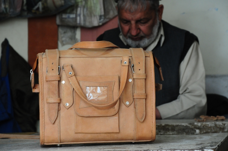 genuine leather small travel bag - - Gundara