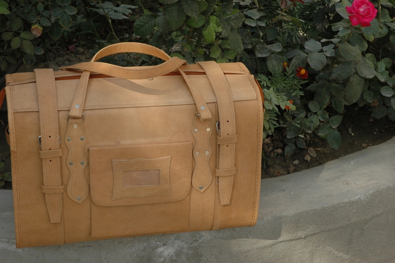 Gundara - Traveller Classic Medium - genuine leather - made in Afghanistan