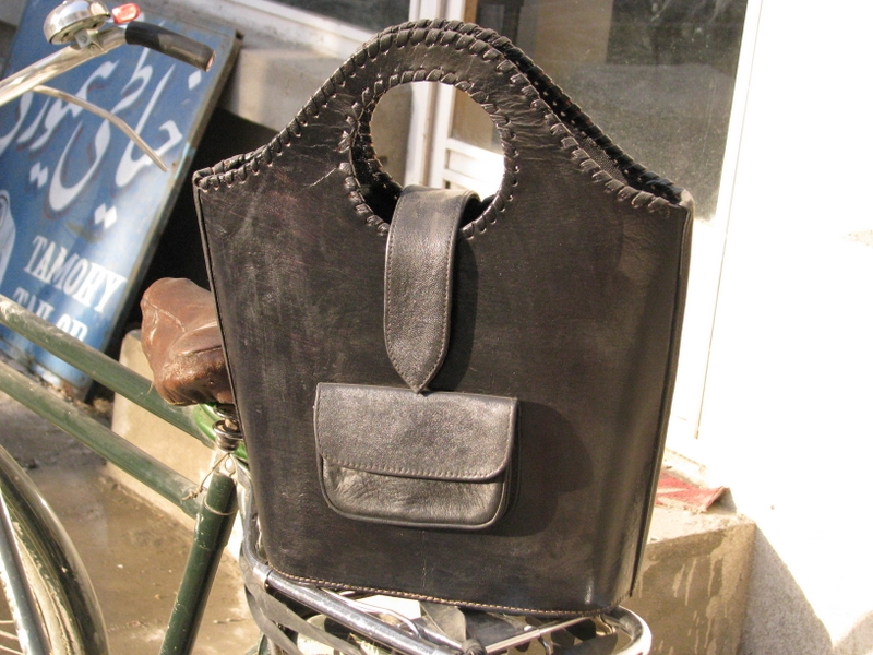 Gundara - Black Shopper - sac en cuir peint à la main