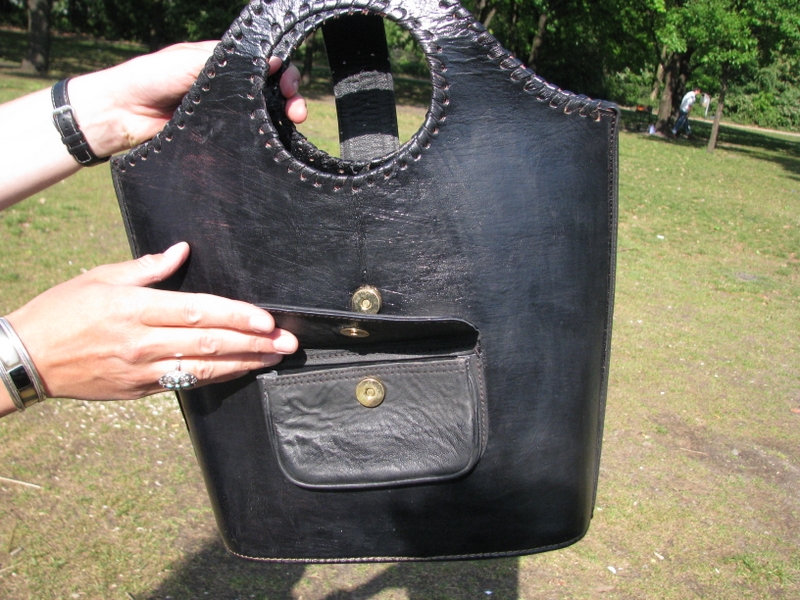 Gundara - Black Shopper - sac en cuir peint à la main