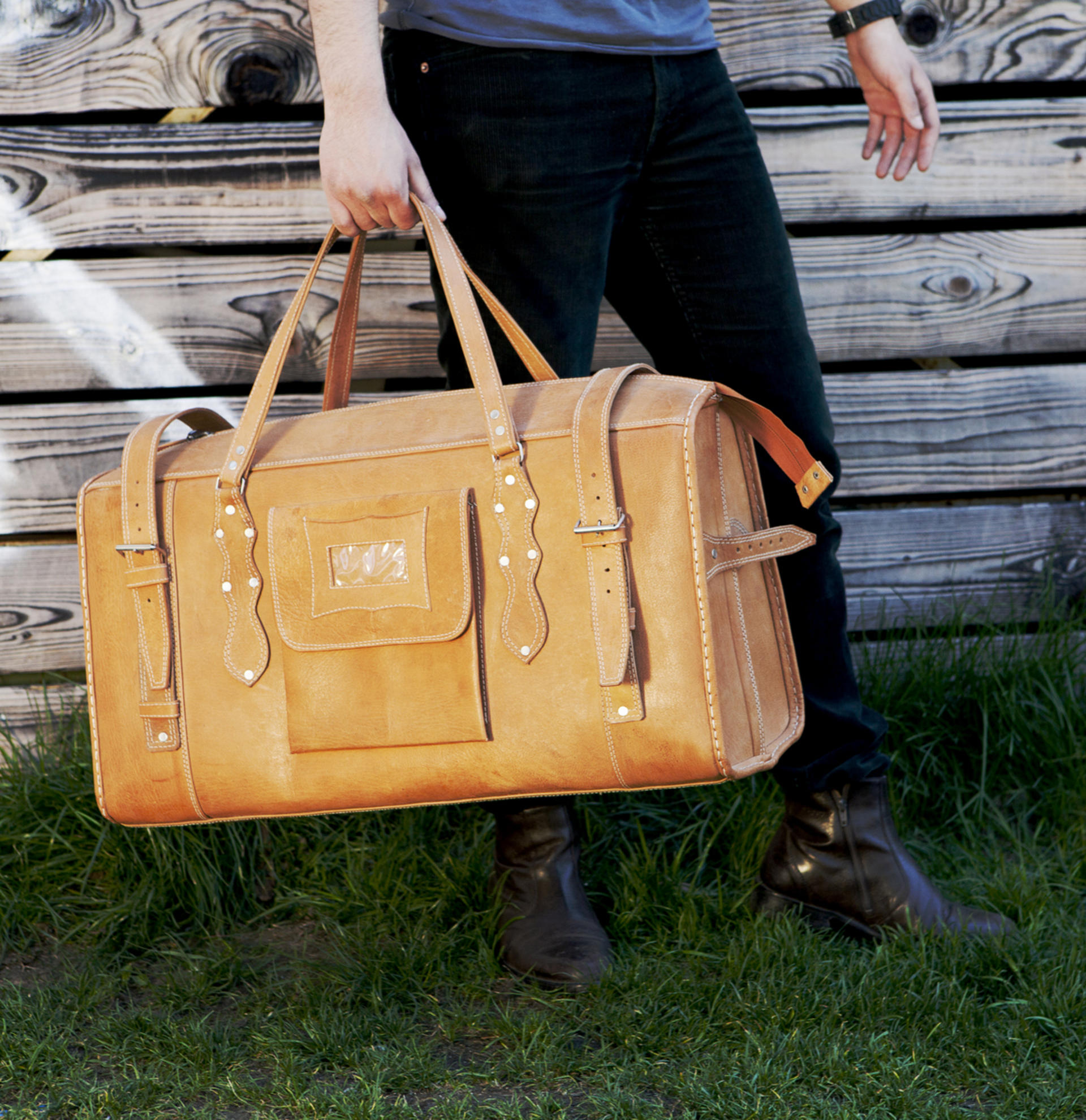Grand sac de voyage en vrai cuir - photo Ulrika Walmark