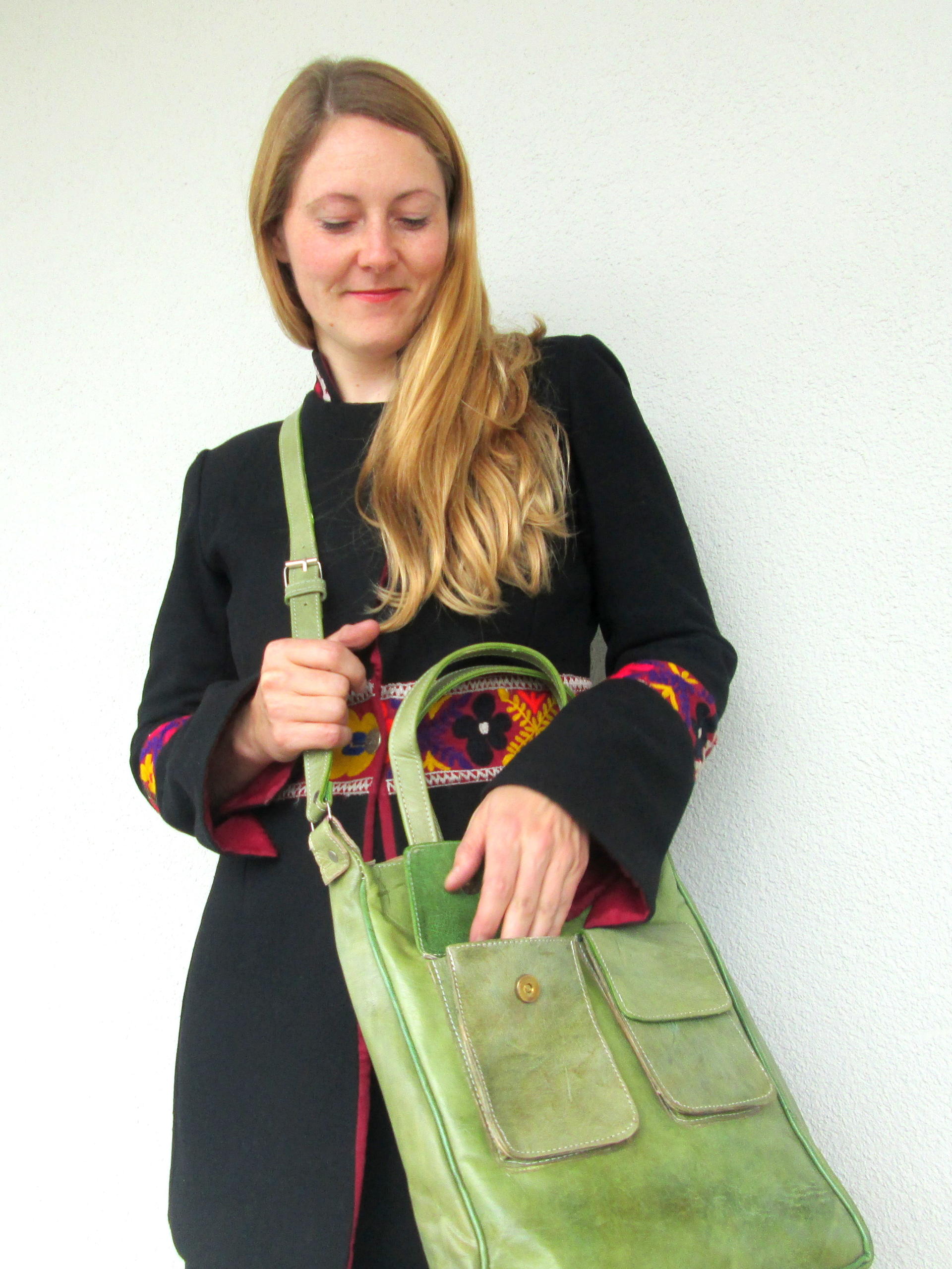 Happy Laura in green leather - shoulder bag - fair trade from Burkina Faso