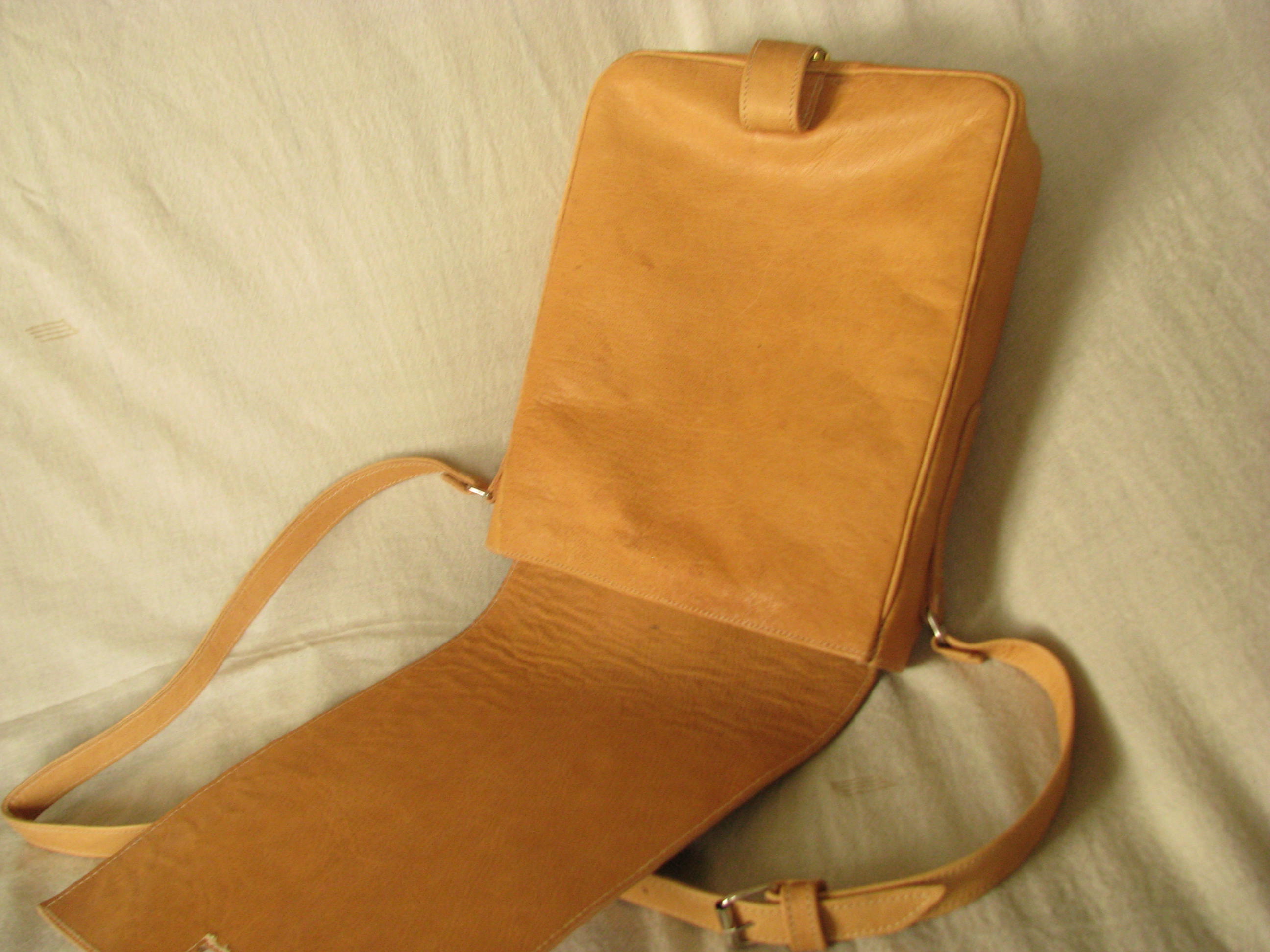 Gundara - messenger bag for men - genuine leather - made in Afghanistan - fair trade