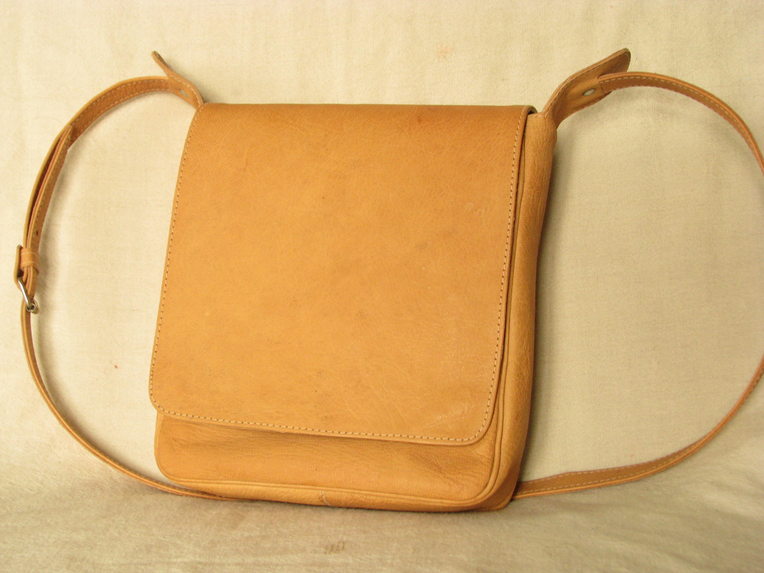 Uncle Casey - shoulder bag - genuine leather - magnet-closed - adjustable shoulder strap
