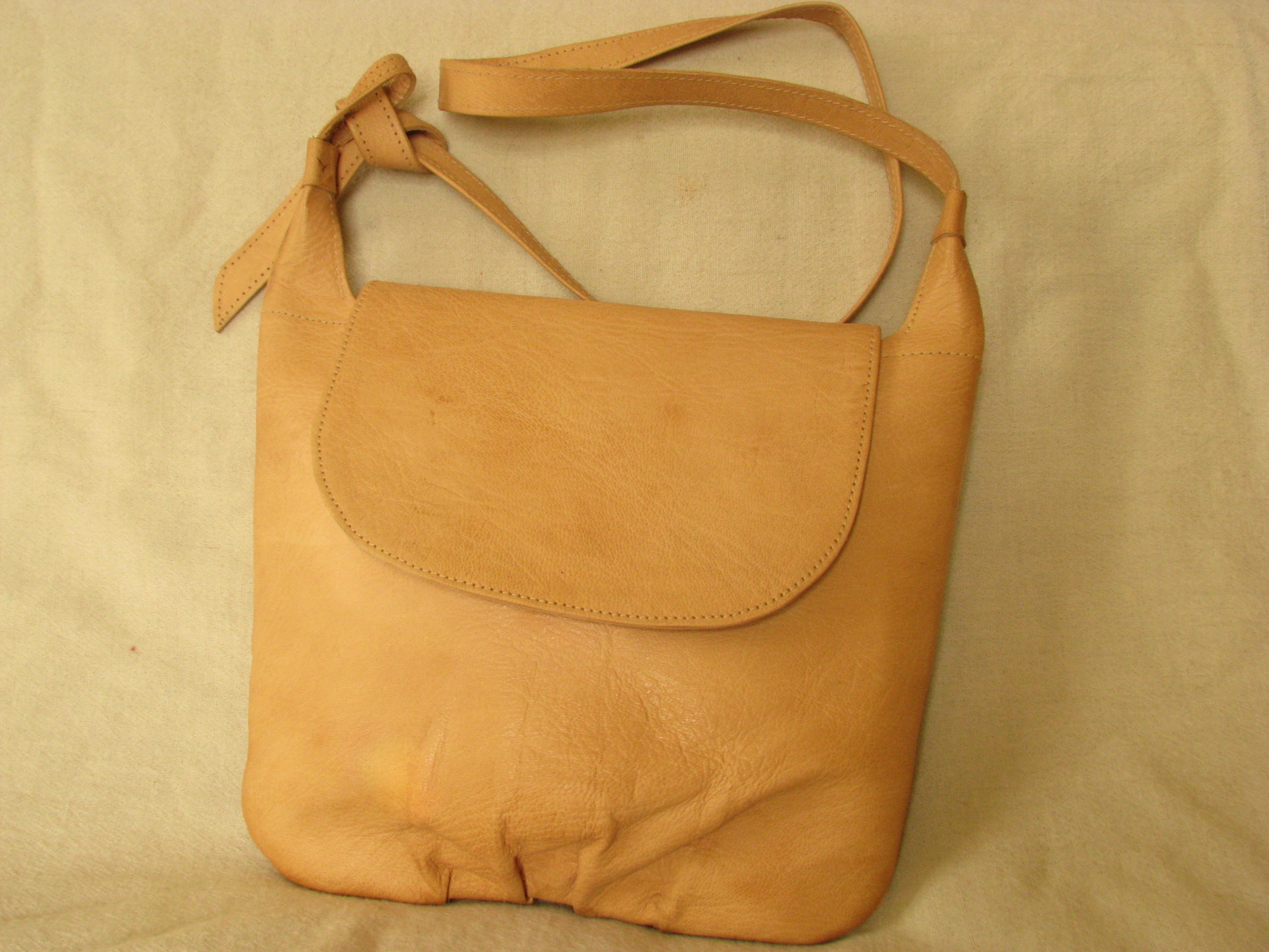 Gundara - Fluffy - shoulder bag - genuine leather - made in Afghanistan