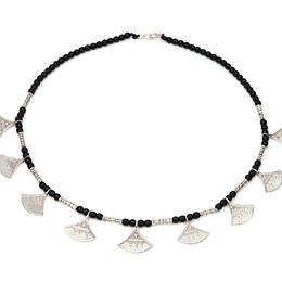 Halskette mit Silber-Anhänger und Onyx Perlen