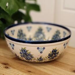 salad bowl with blueberries by Kalich