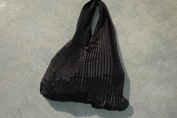 Gundara - Black Burqa Handbag made by Zardozi in Pakistan